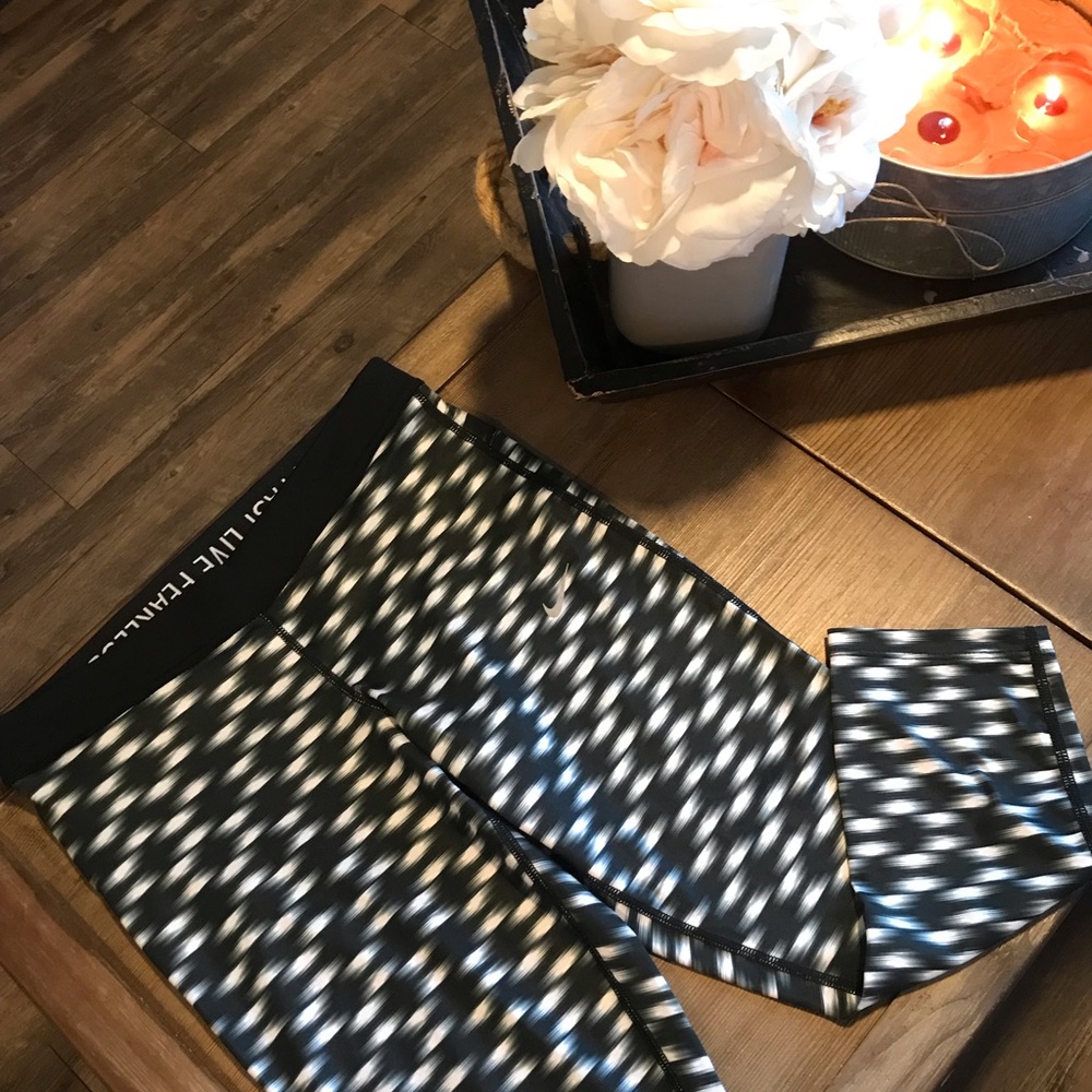Nike Patterned Crop Leggings